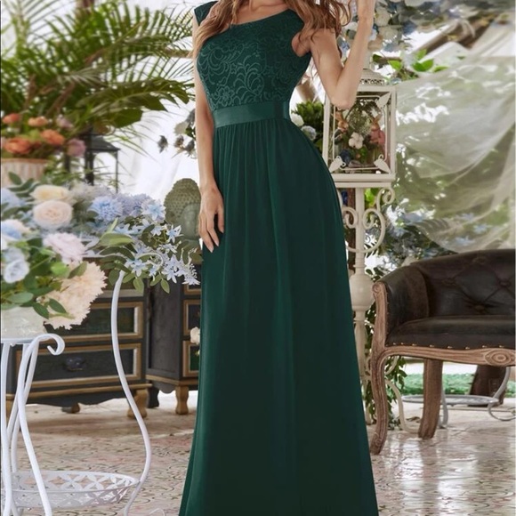 Formal gown with lace top - Picture 4 of 7